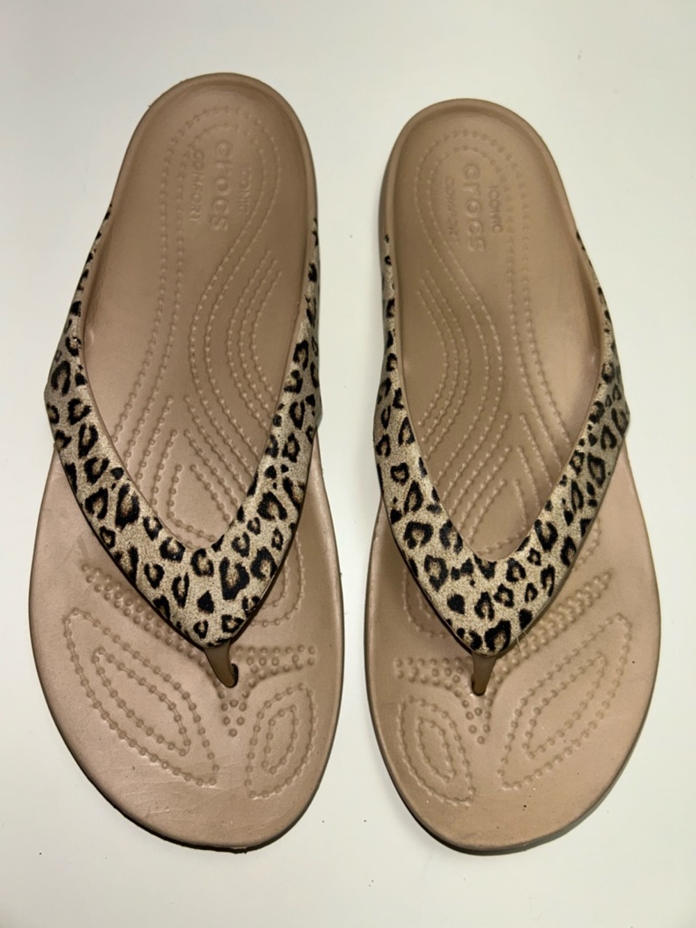 Crocs Kadee II Iconic Comfort Leopard Print Thong Flip Flop Sandal